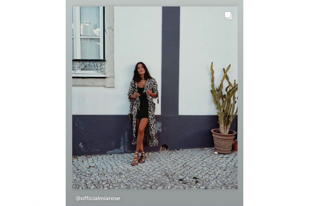 MIA ROSE COM CASACO FERRACHE MIA ROSE COM CASACO FERRACHE