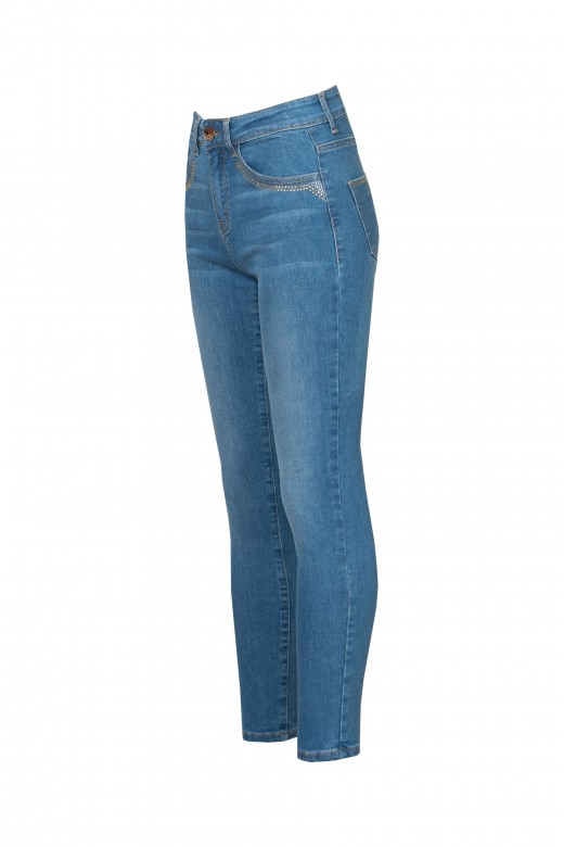 Jeans con detalle de pedrería