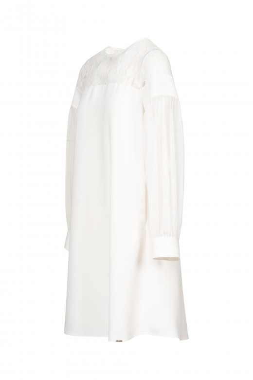 Vestido blanco con encaje y tul