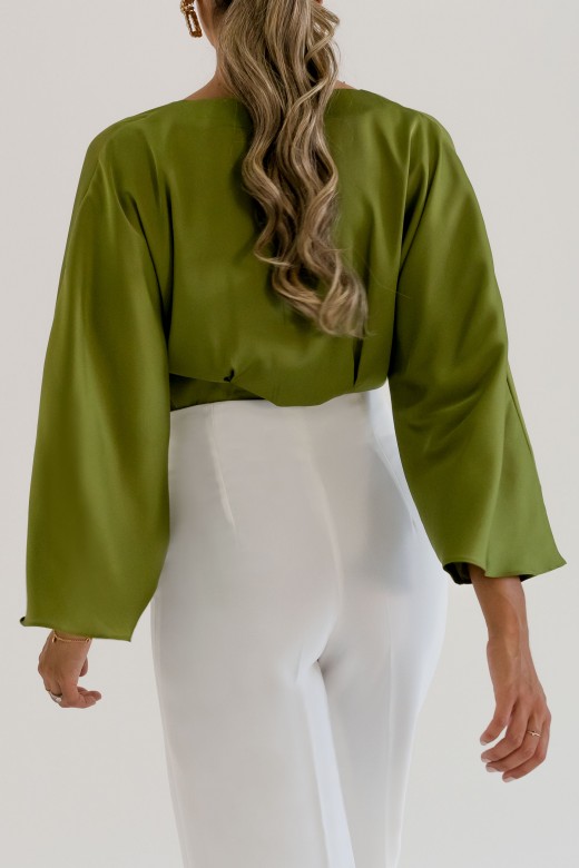 Cropped blouse with pleats