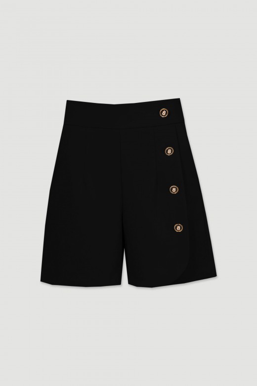 Classic shorts with buttons