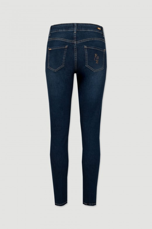 Jeans con detalles de pedrería