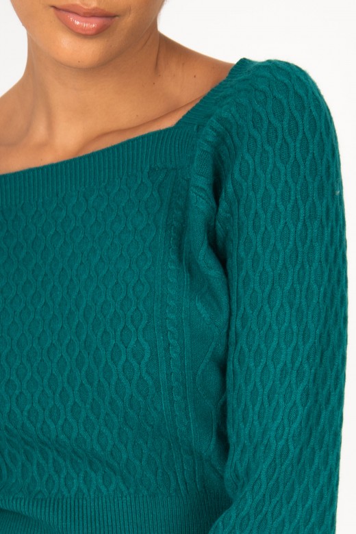 Short knit sweater with square neckline with reliefs
