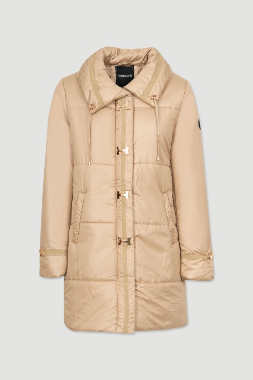 Parka acolchoada comprida detalhes metálicos Parka acolchoada comprida detalhes metálicos