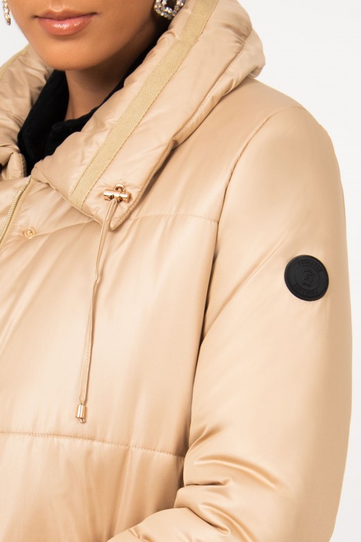 Parka acolchoada comprida detalhes metálicos Parka acolchoada comprida detalhes metálicos