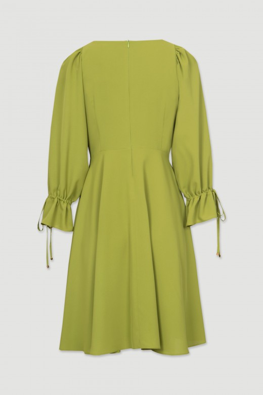 Robe courte à manches bouffantes et poignets ajustables Robe courte à manches bouffantes et poignets ajustables