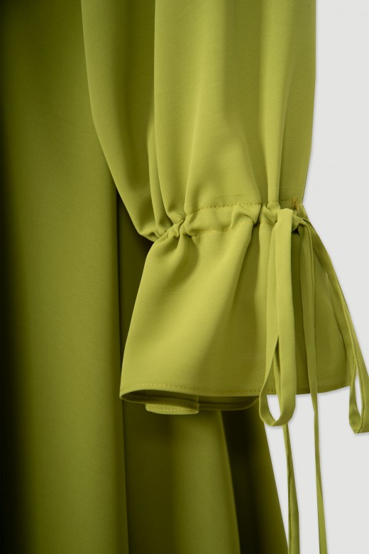 Robe courte à manches bouffantes et poignets ajustables Robe courte à manches bouffantes et poignets ajustables