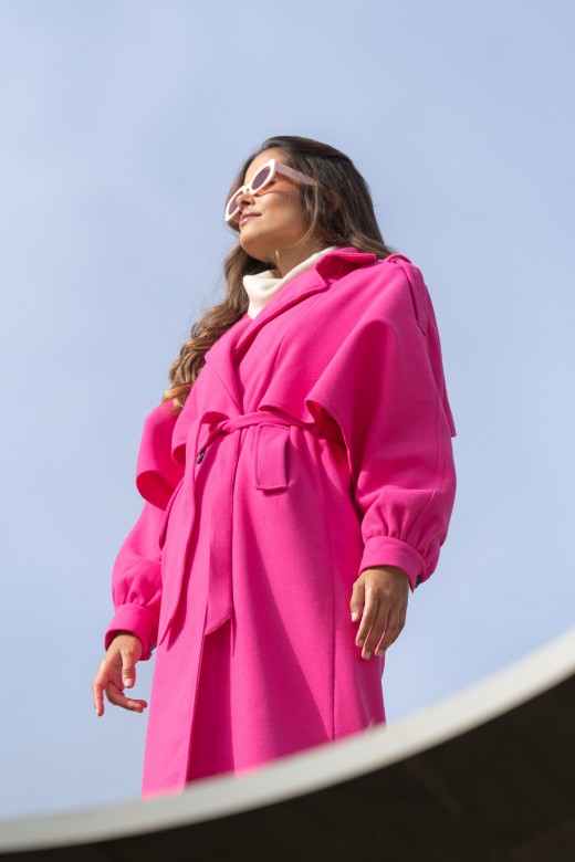 Coat with puffed sleeves and belt