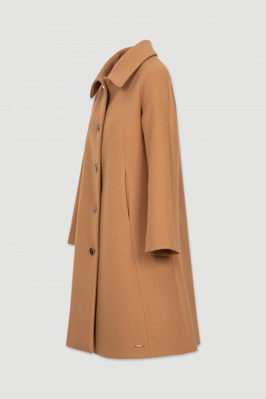 Straight coat with buttons
