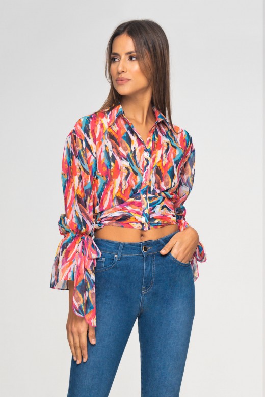 Camisa corta con estampado abstracto de lazo