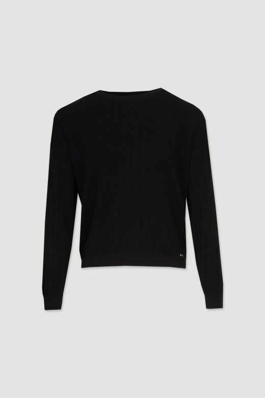 Ribbed knit sweater with perfurations
