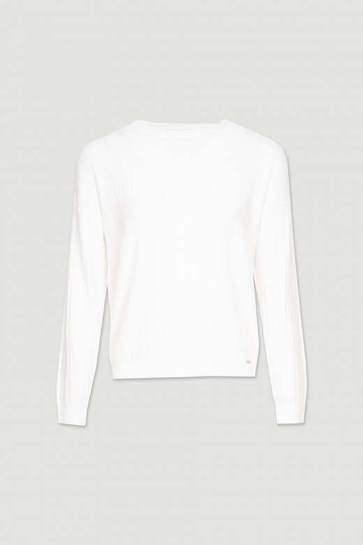 Ribbed knit sweater with perfurations