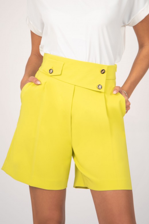 Short classique avec boutons