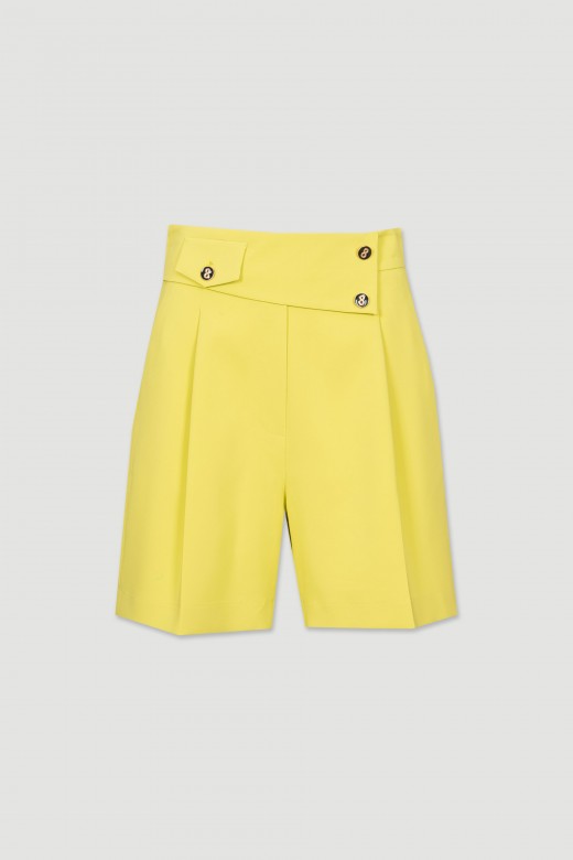 Short classique avec boutons
