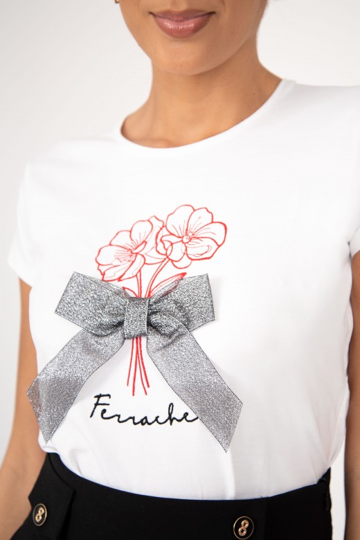 T-shirt with embroidered flowers and bow