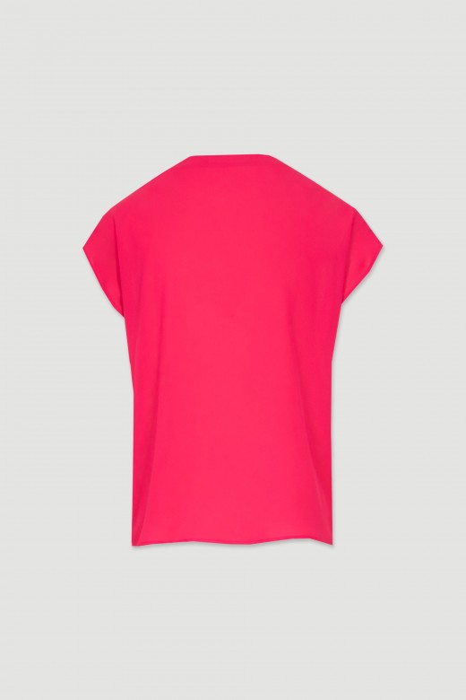 Blusa com aplicao de botes