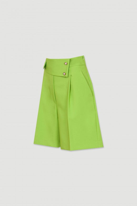 Short classique avec boutons