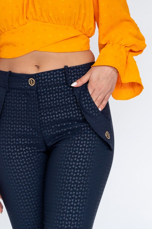 Pantalon texturé avec poches à rabat