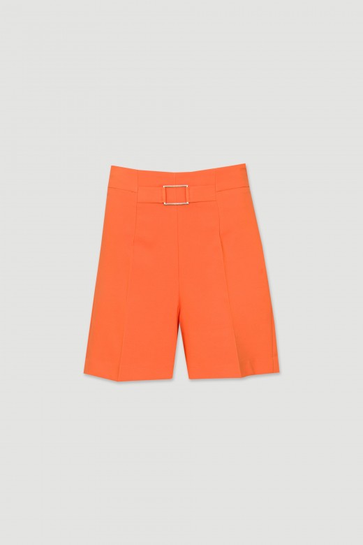 Short classique avec dtail mtallique
