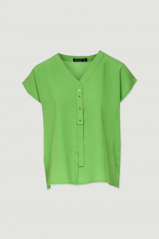 Blusa com aplicao de botes