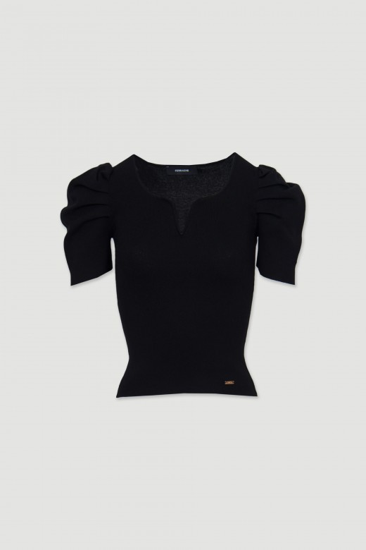 Knit shirt with pleats