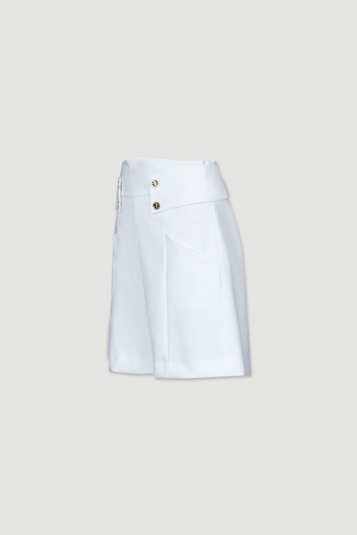 Classic short with buttons