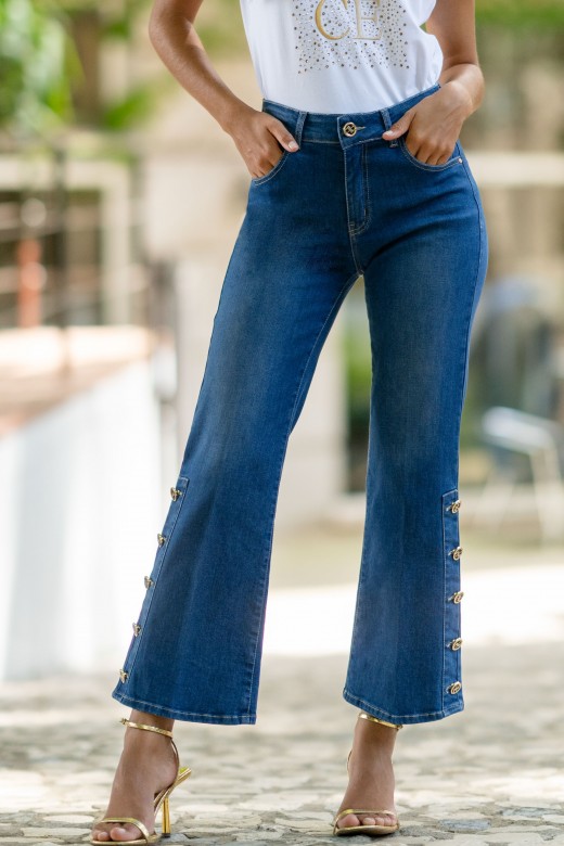 Wide jeans with buttons