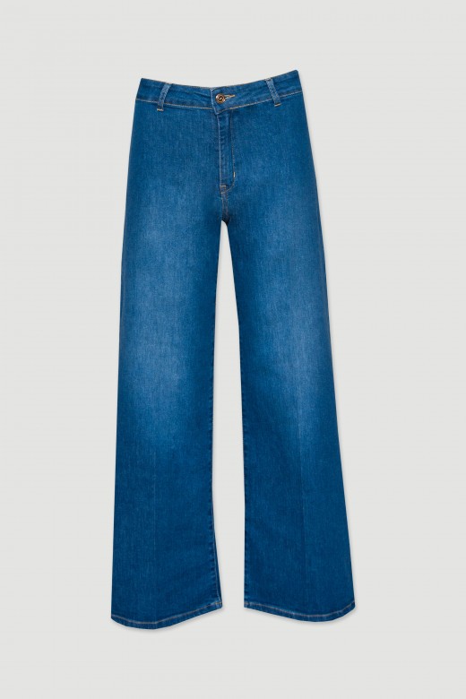 Short wide-leg jeans