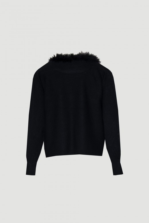 Sweater with faux fur collar