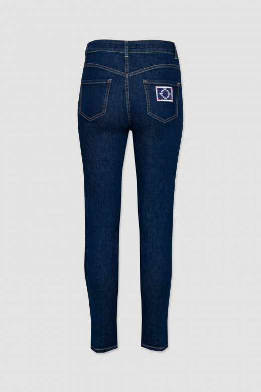 Jeans de cintura subida com pormenor bordado