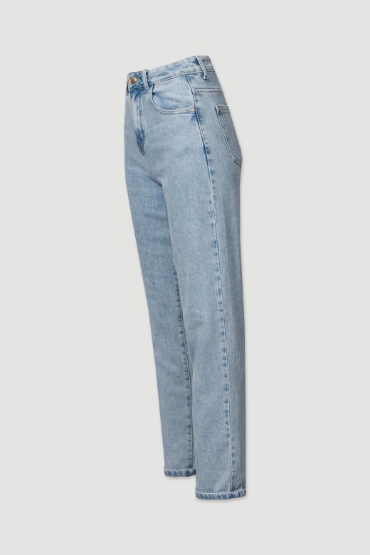 Mom jeans with cuff at the leg