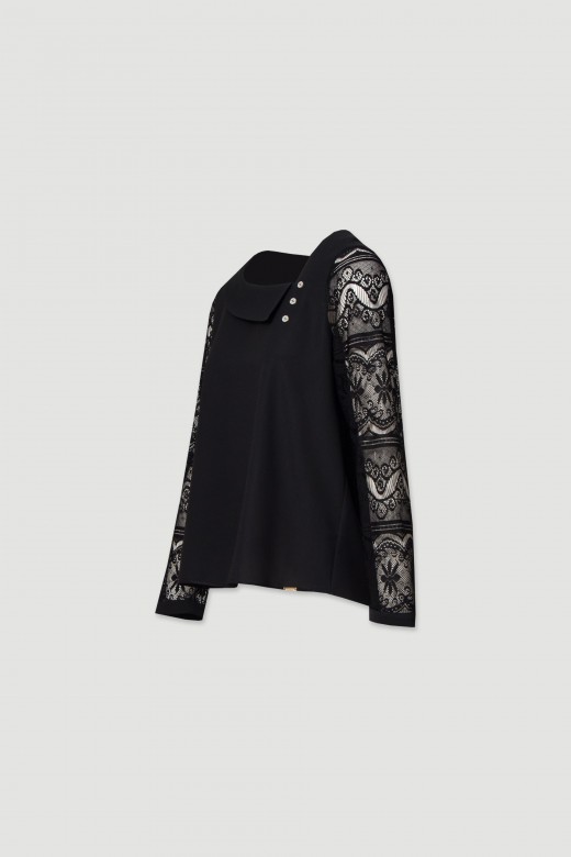 Fluid tunic with lace sleeves