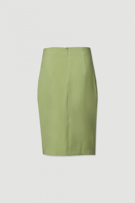 Classic skirt with pleats in the front