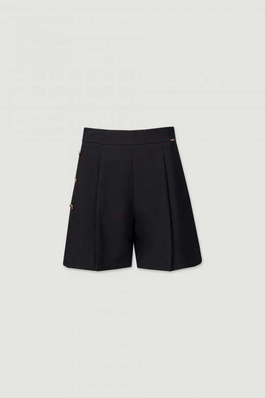 Shorts with front pleats