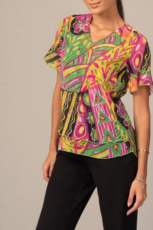 Patterned tunic with v-neckline