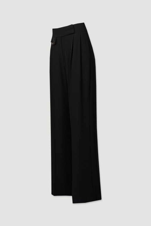 Wide-leg trousers with front crossover closure