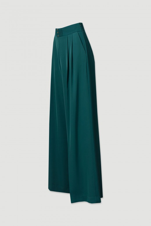 Wide-leg trousers with pleats at the front