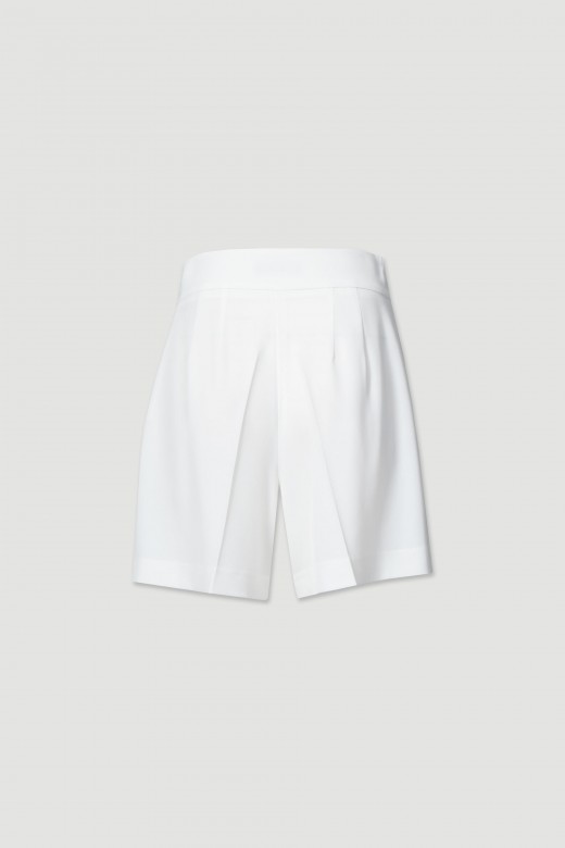 Short shorts with front pleats