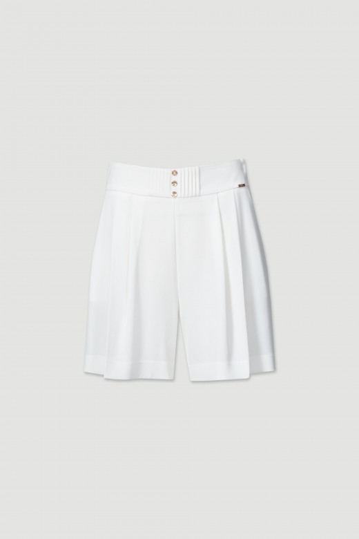 Short shorts with front pleats