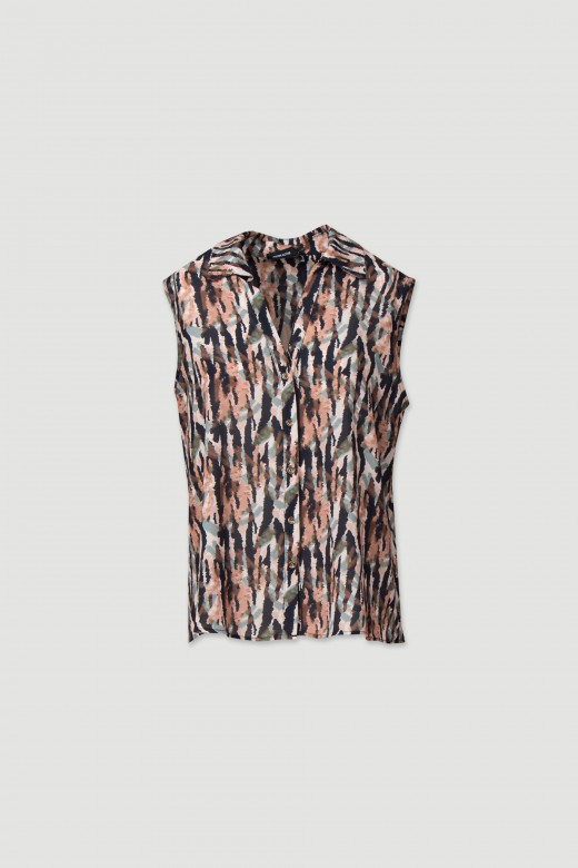 Blusa con escote en v y estampado animal