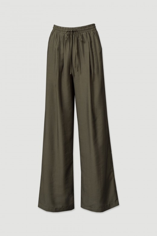 Fluid wide-leg pants with elastic belt