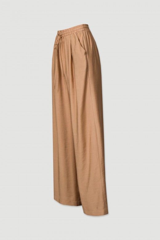 Fluid wide-leg pants with elastic belt