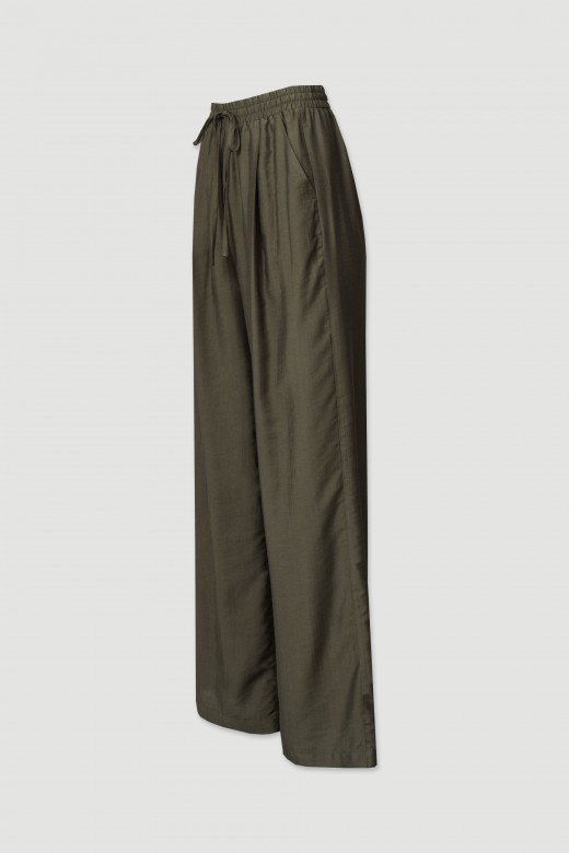 Fluid wide-leg pants with elastic belt