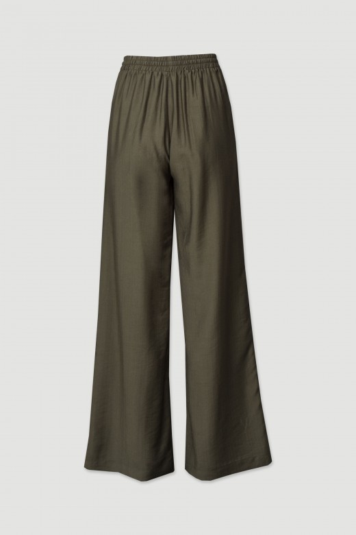 Fluid wide-leg pants with elastic belt