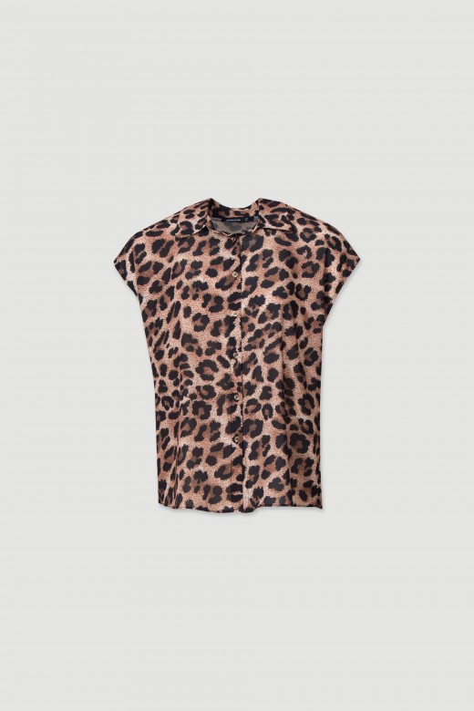 Short-sleeve blouse with animal print