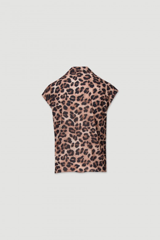 Short-sleeve blouse with animal print