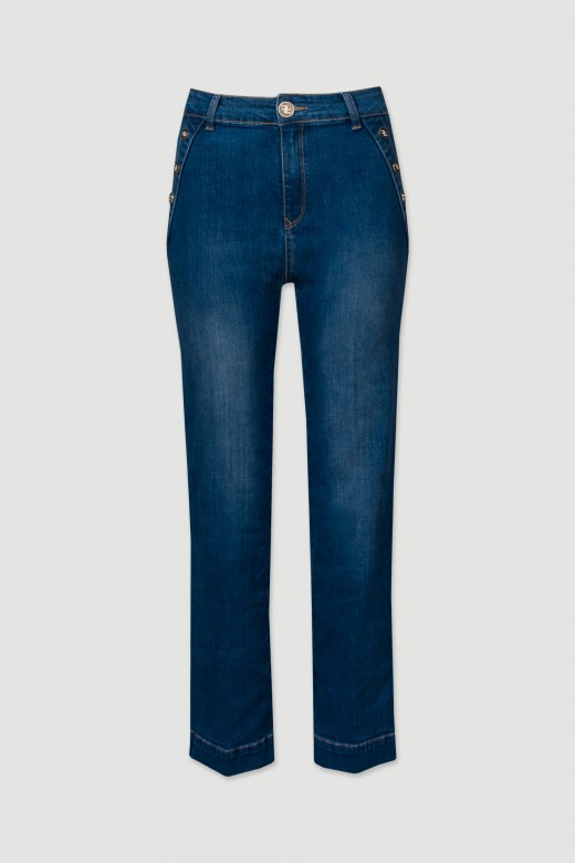 High-waisted jeans