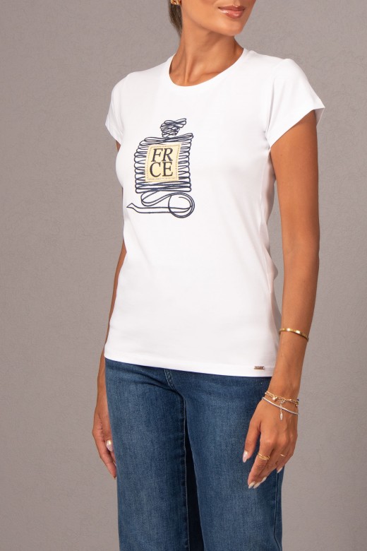 T-shirt bsica com texto bordado na frente