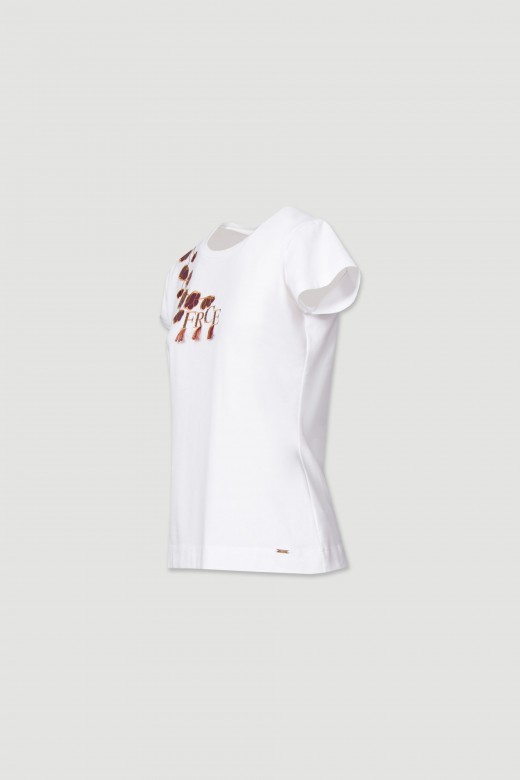 Basic t-shirt with front embroidery