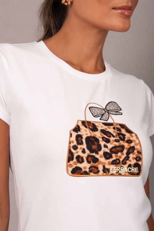 T-shirt bsica com aplicao de tecido estampado